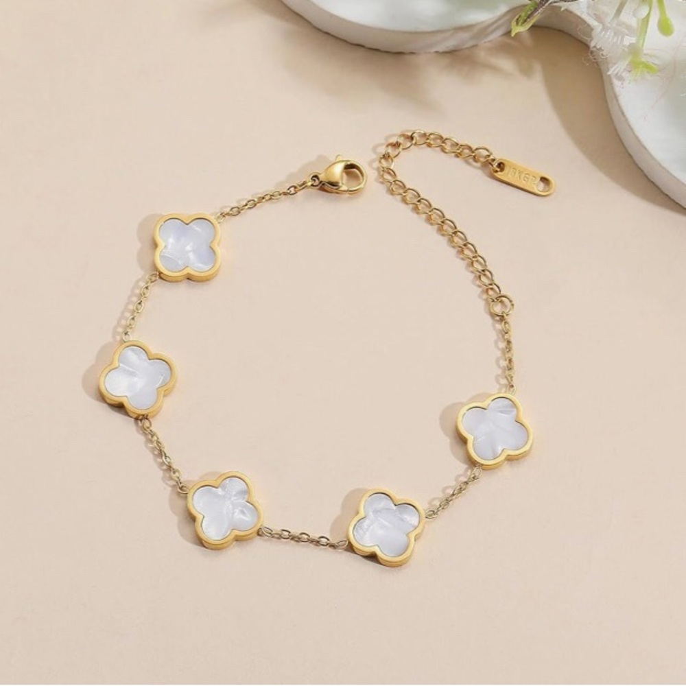 Elegant White and Gold clover Bracelet - Van Cleef style